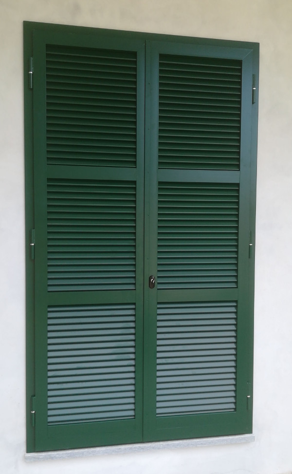 porta finestra con persiana blindata alla piemontese