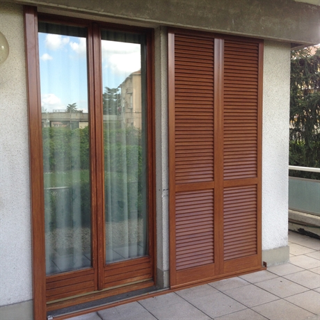 persiana scorrevole in ferro esterno muro