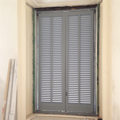 persiana su finestra scorrevole di sicurezza